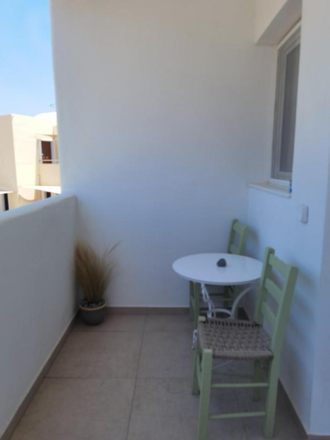 Konstantinos * Perissa (Santorini)